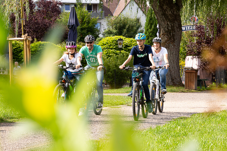 Radfahrer im Landkreis Höxter beim Fahrrad Event.